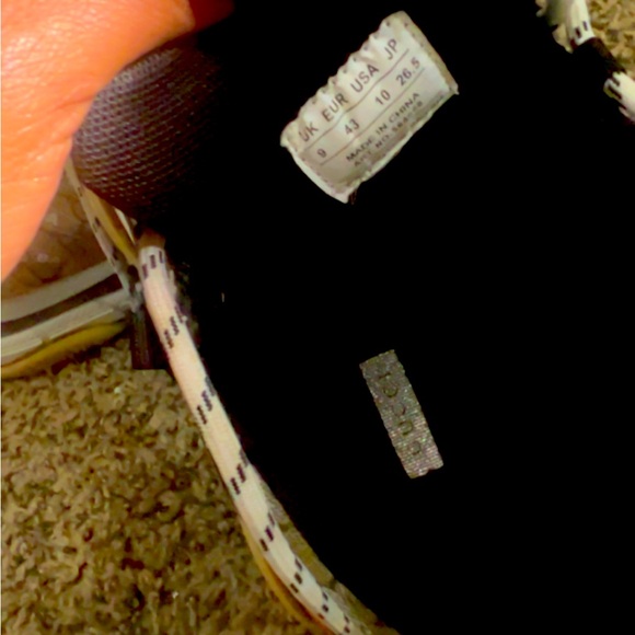 Men sneakers size 10 - Picture 2 of 4